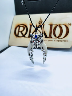 Colar Amuleto Lobo com Presas