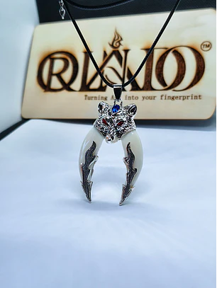 Colar Amuleto Lobo com Presas