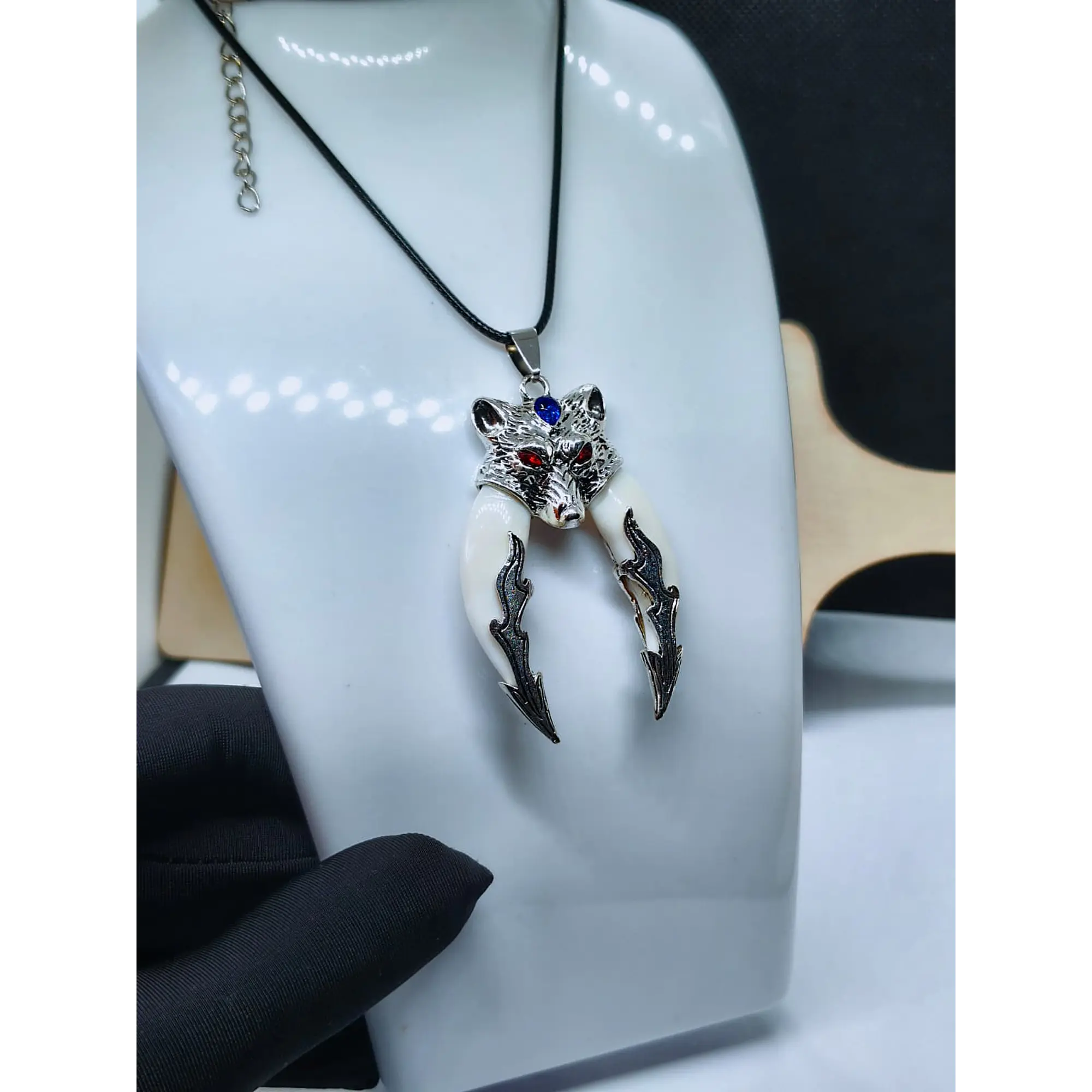 Colar Amuleto Lobo com Presas 7
