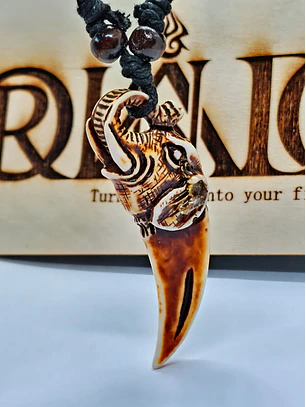Colar Tribal com Pendente Elefante Entalhado