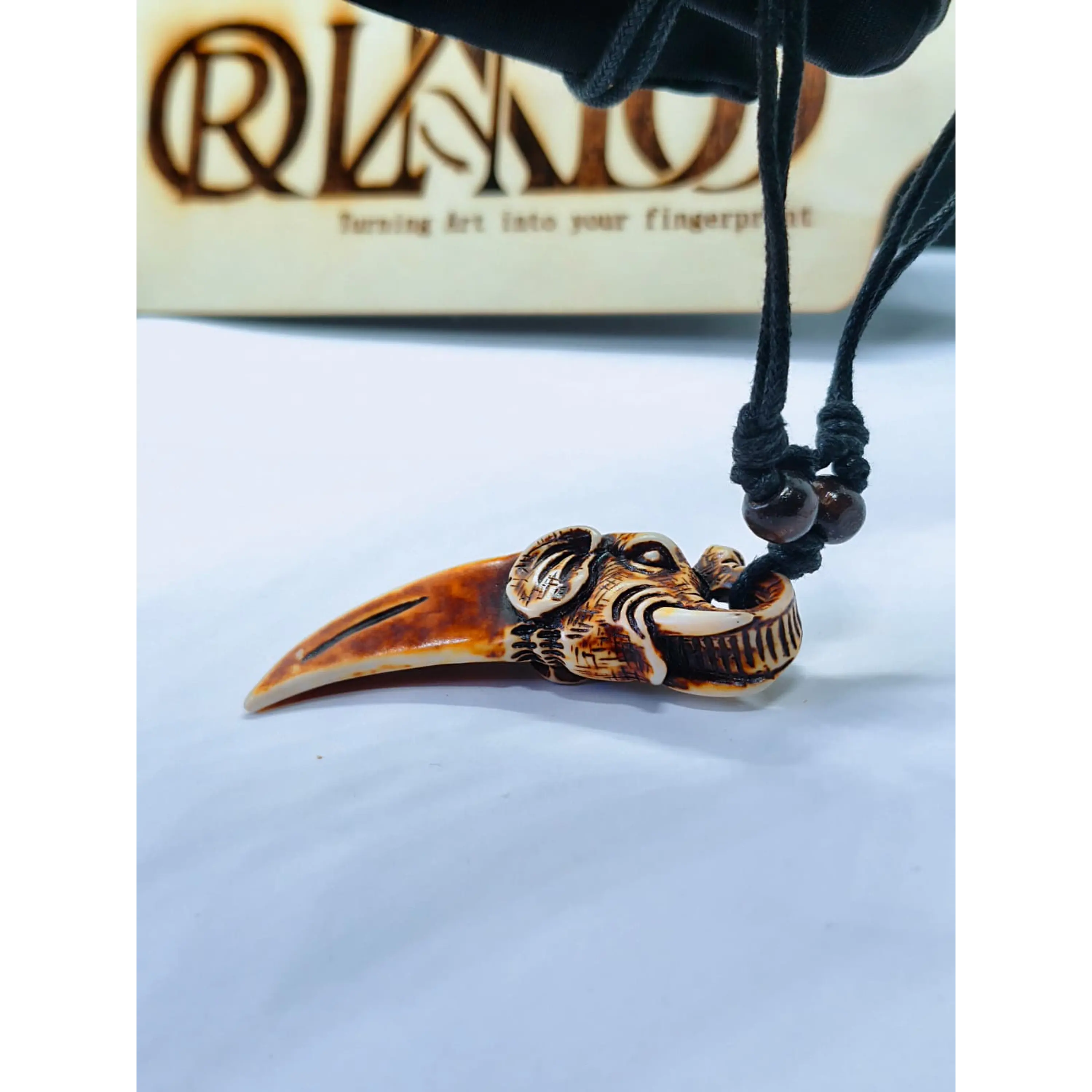 Colar Tribal com Pendente Elefante Entalhado 4