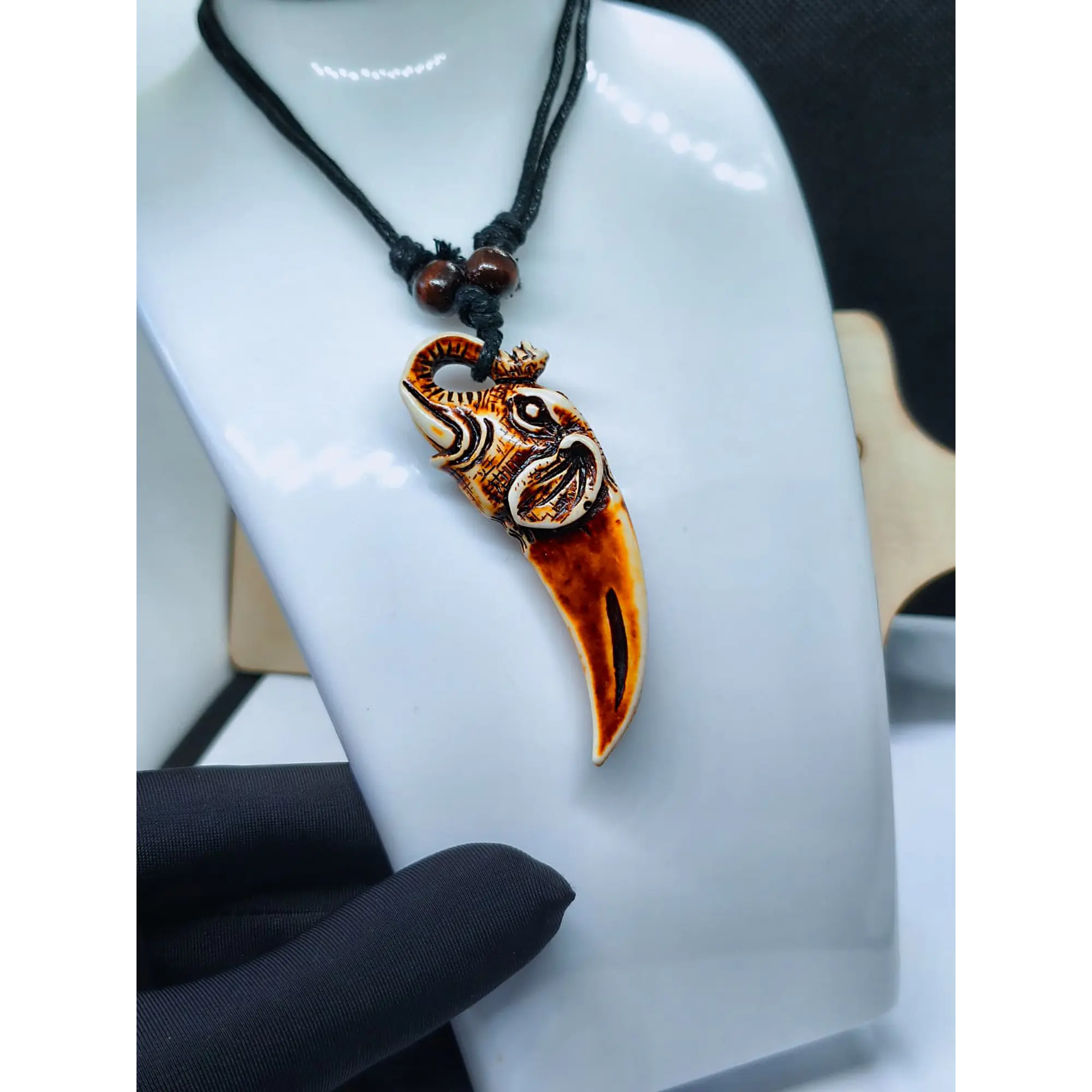 Colar Tribal com Pendente Elefante Entalhado 5