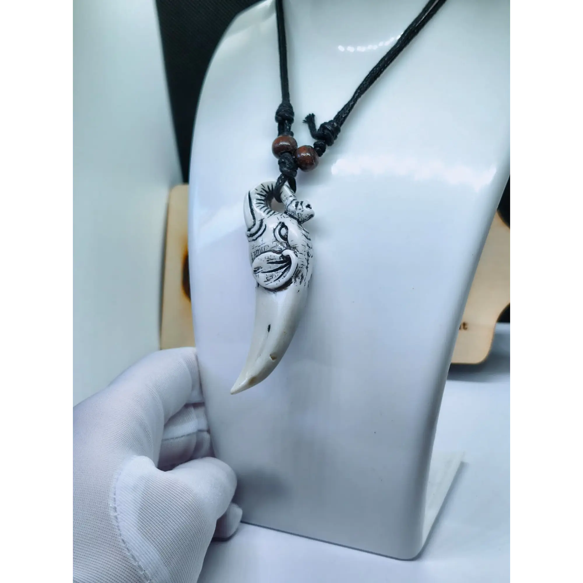 Colar Tribal com Pingente de Elefante Esculpido 4