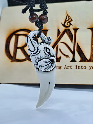 Colar Tribal com Pingente de Elefante Esculpido