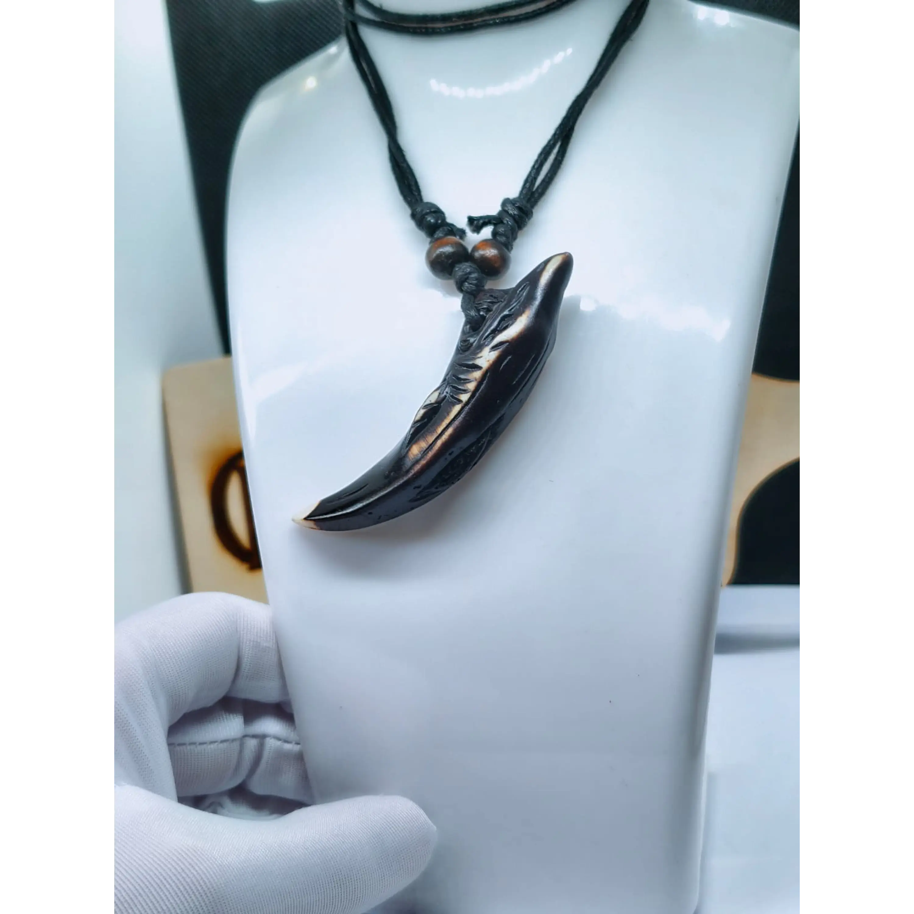 Colar Amuleto Tubarão Esculpido - Preto 3