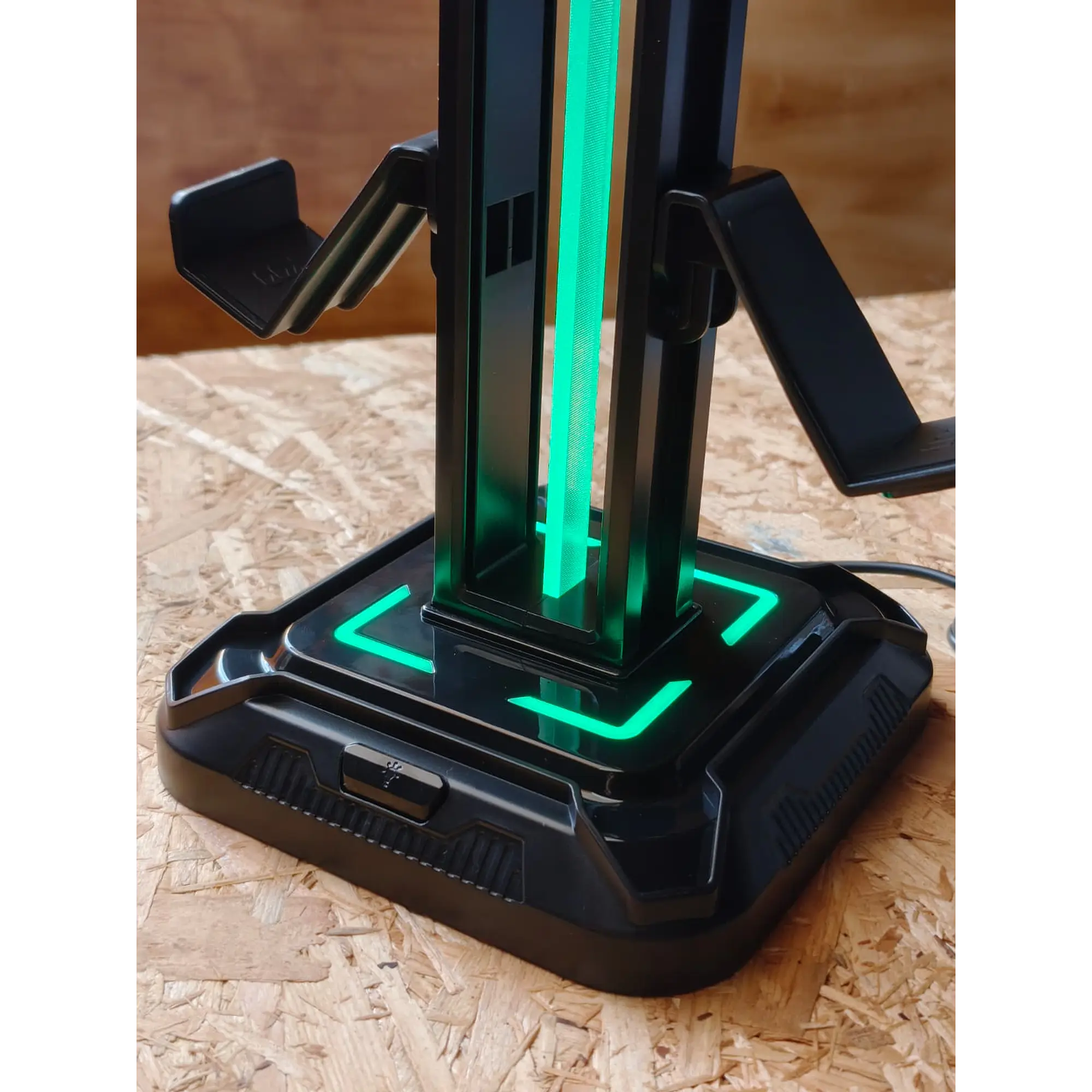 Suporte Gaming  LED RGB para até 4 Comandos e Auscultadores 8