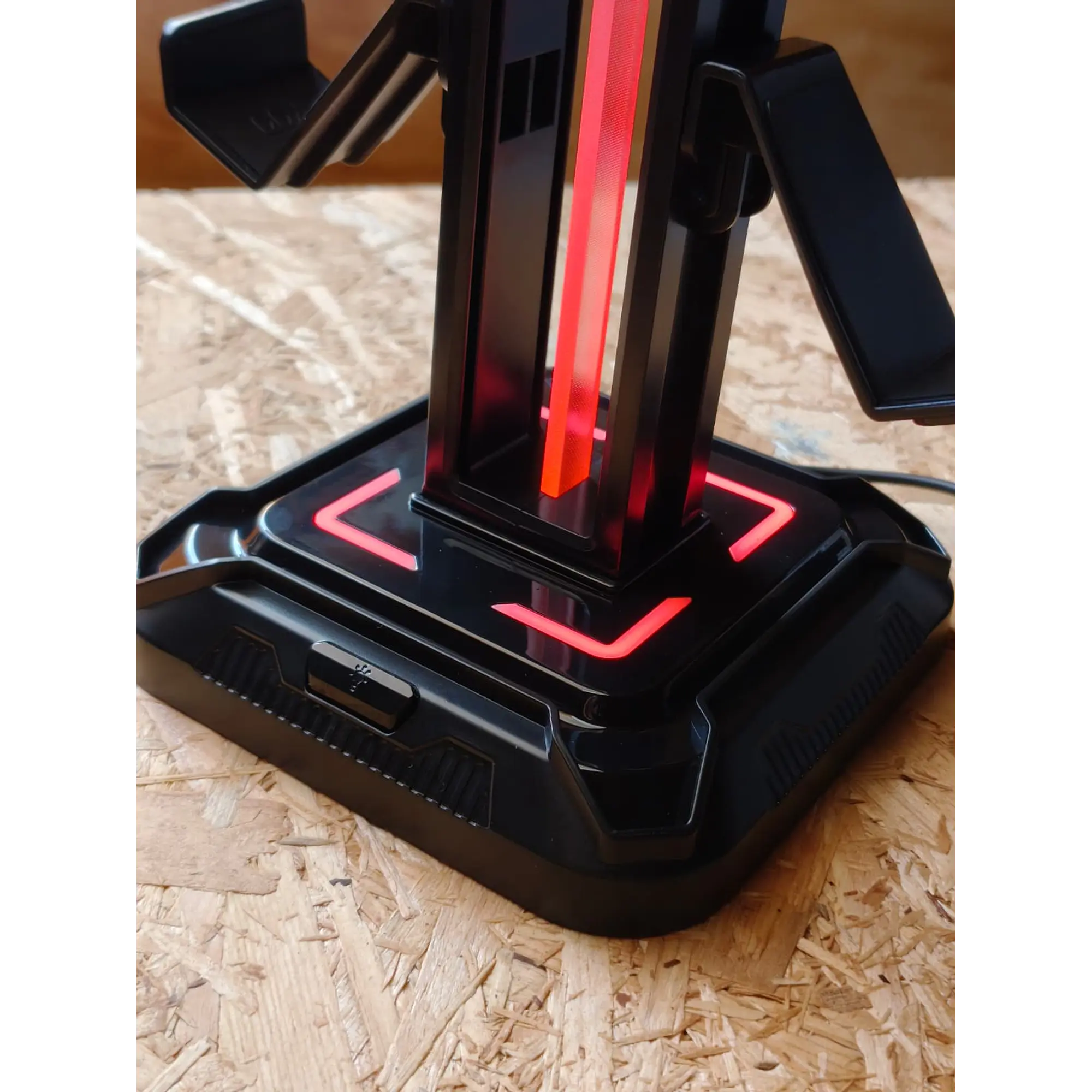 Suporte Gaming  LED RGB para até 4 Comandos e Auscultadores 9