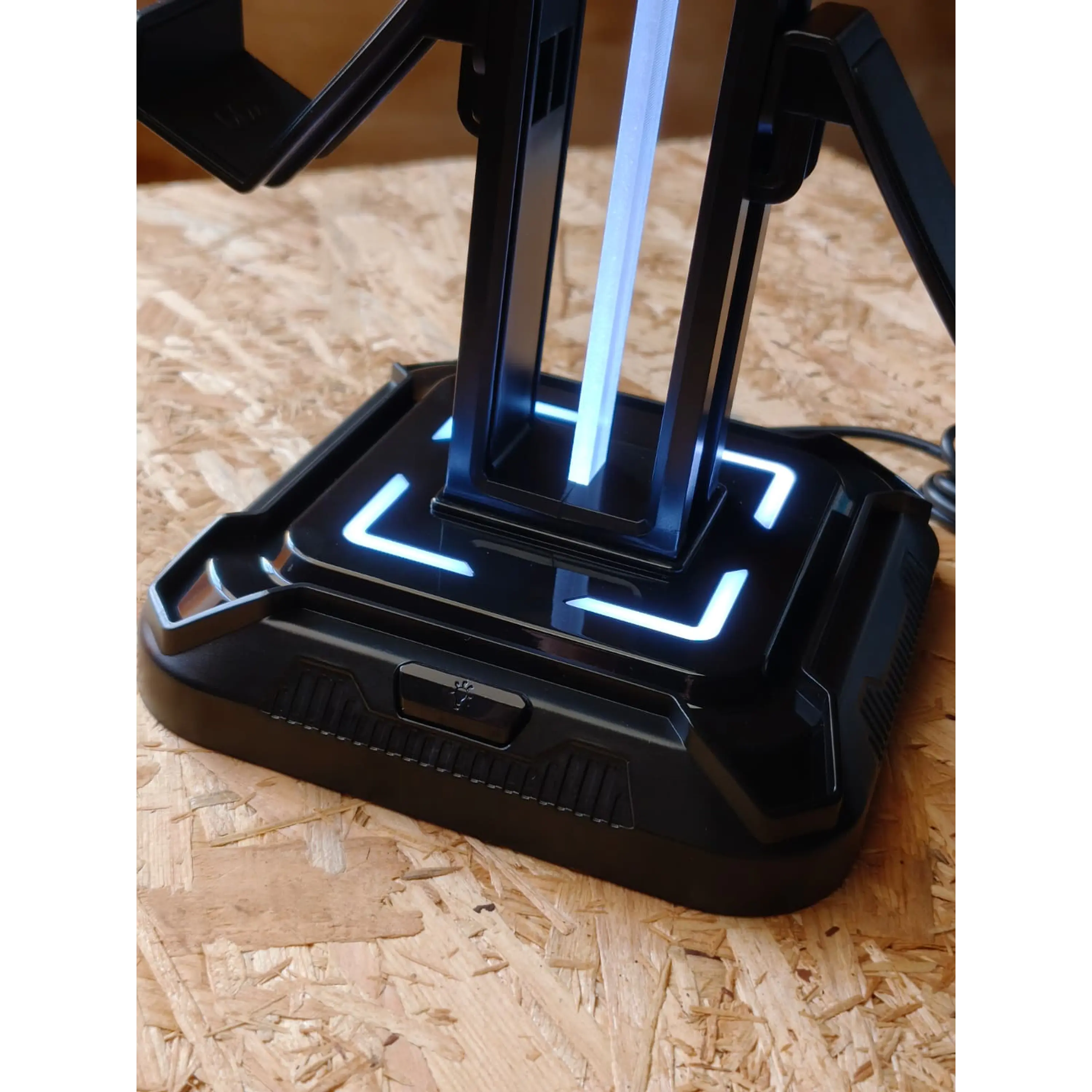 Suporte Gaming  LED RGB para até 4 Comandos e Auscultadores 10