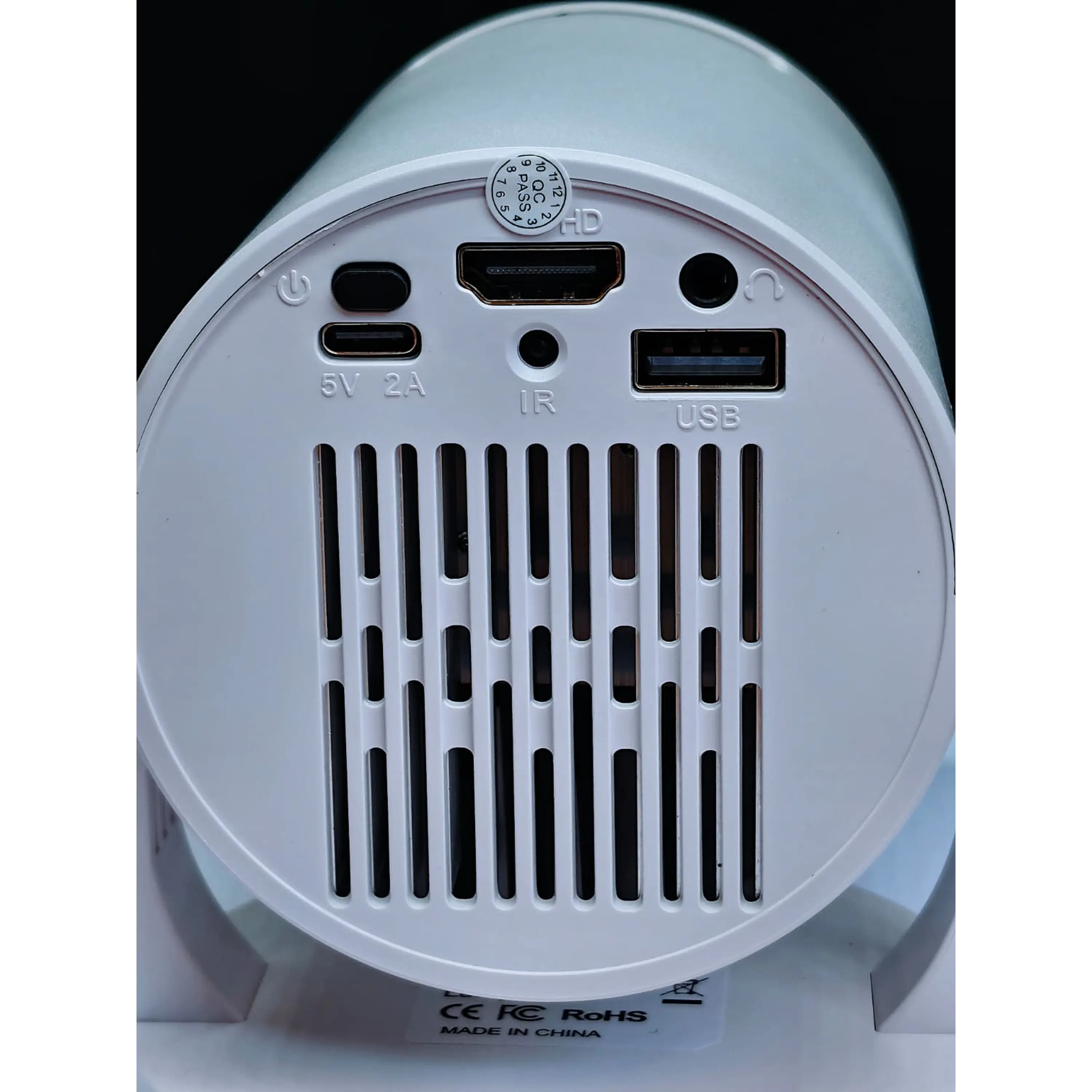 Mini Projetor Portátil LED com Estojo de Transporte 12