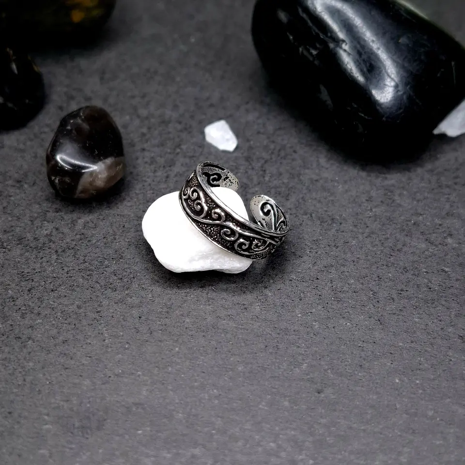 Anillo con Figuras Añejadas de Plata 925 - Adaptable 1