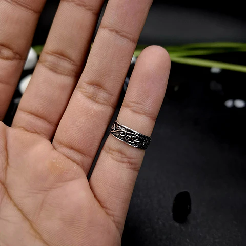 Anillo con Figuras Añejadas de Plata 925 - Adaptable
