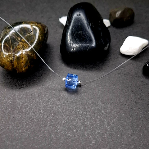 Collar Hilo Fantasma y Circon Cuadrado