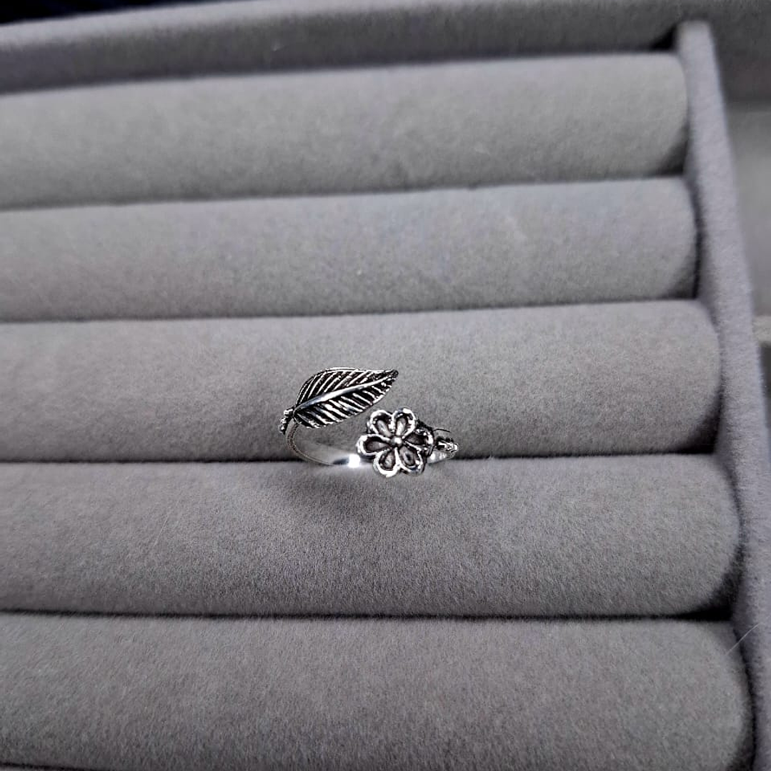 Anillo Flor y Hoja Añejada de Plata 925 1