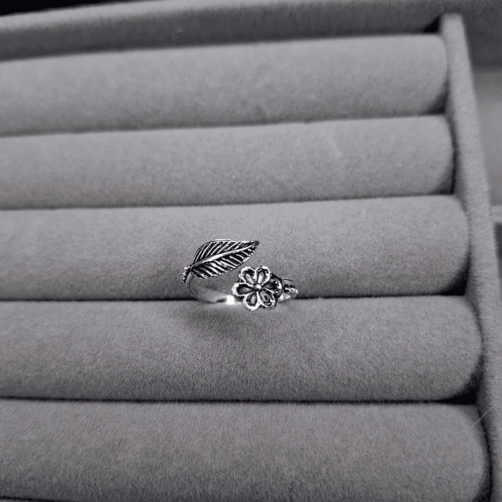 Anillo Flor y Hoja Añejada de Plata 925 1