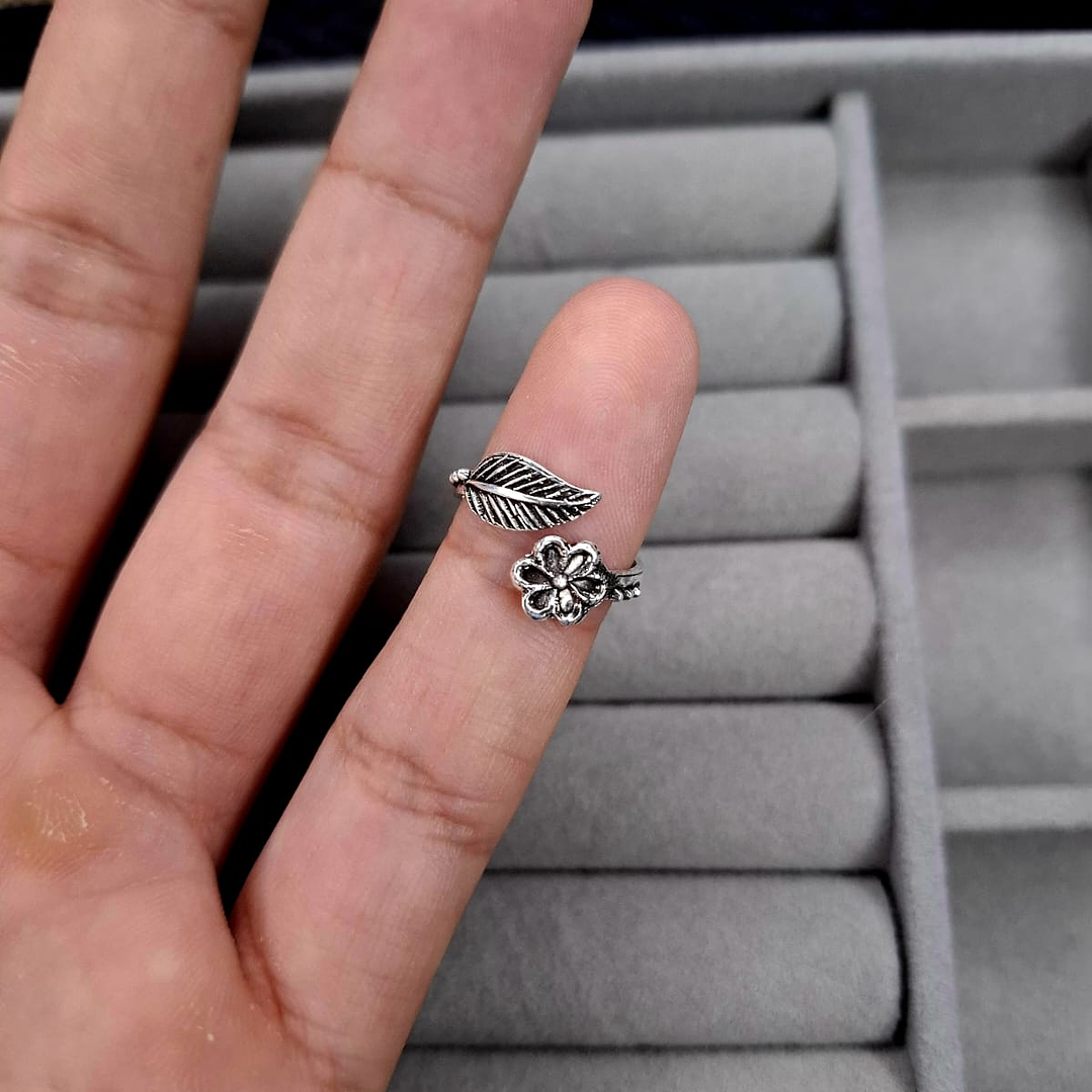 Anillo Flor y Hoja Añejada de Plata 925 2