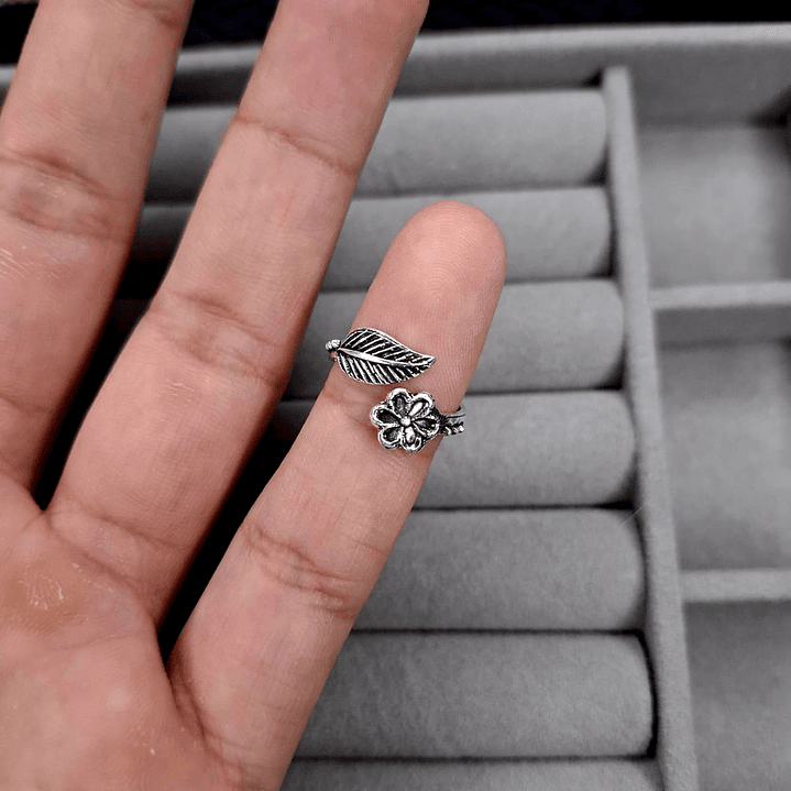 Anillo Flor y Hoja Añejada de Plata 925 2
