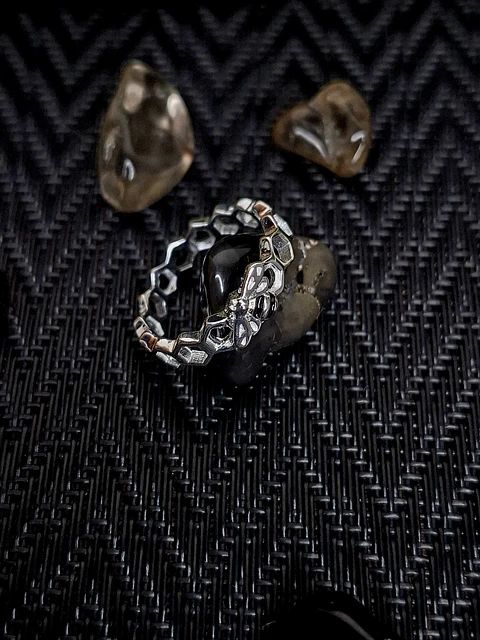 Anillo Panal y Abeja Esmaltada - Talla 11