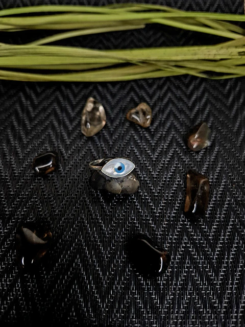 Anillo Ojo Turco Nácar - Talla 12