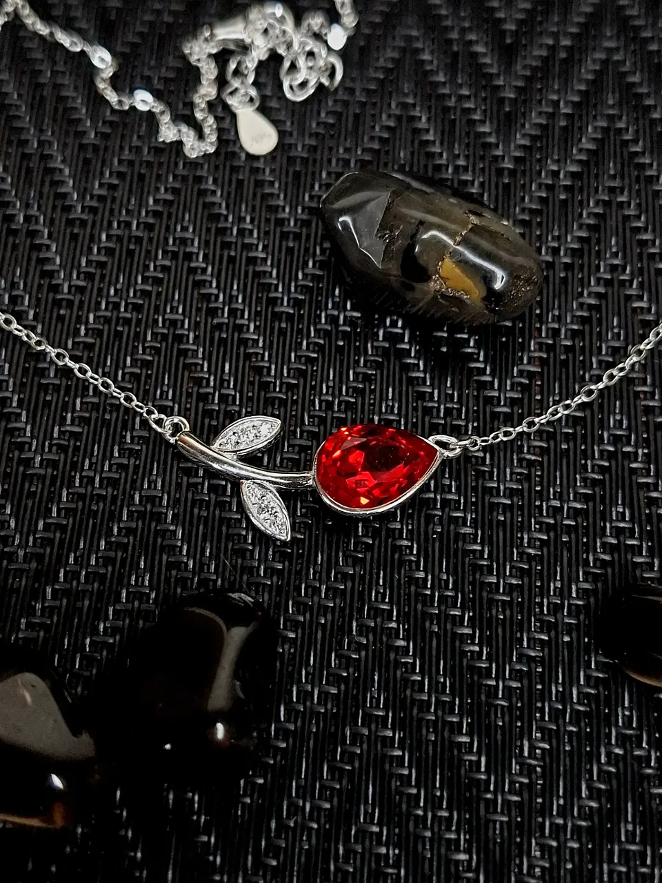 Collar Flor de Tulipán Circón Rubí 2