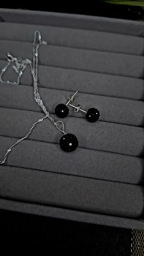Conjunto Strass Negro 10 mm y 8 mm