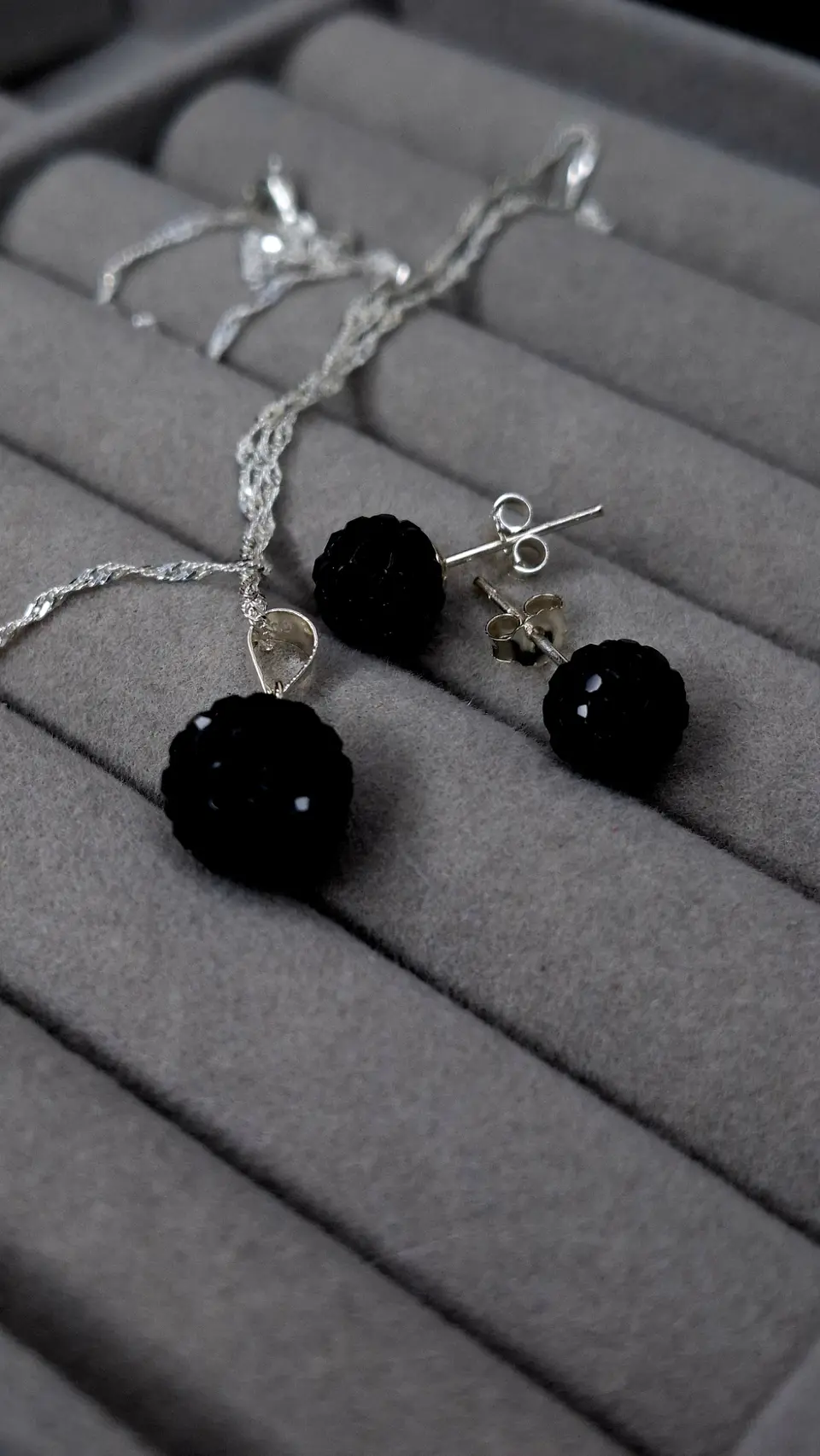 Conjunto Strass Negro 10 mm y 8 mm 1