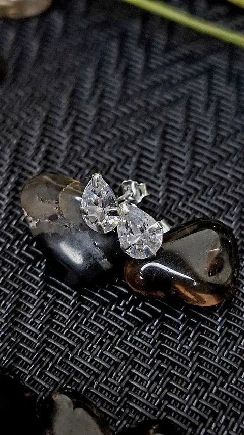 Aros Gota Circón 6x8 mm