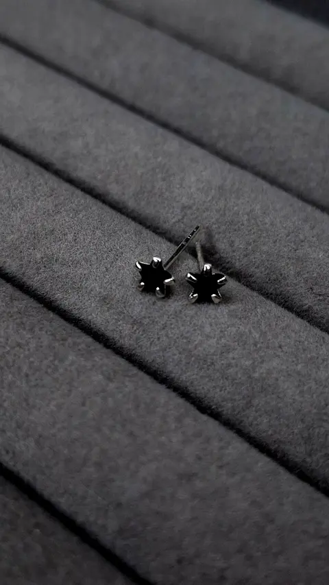 Aros Estrella Circón Ónix 4 mm