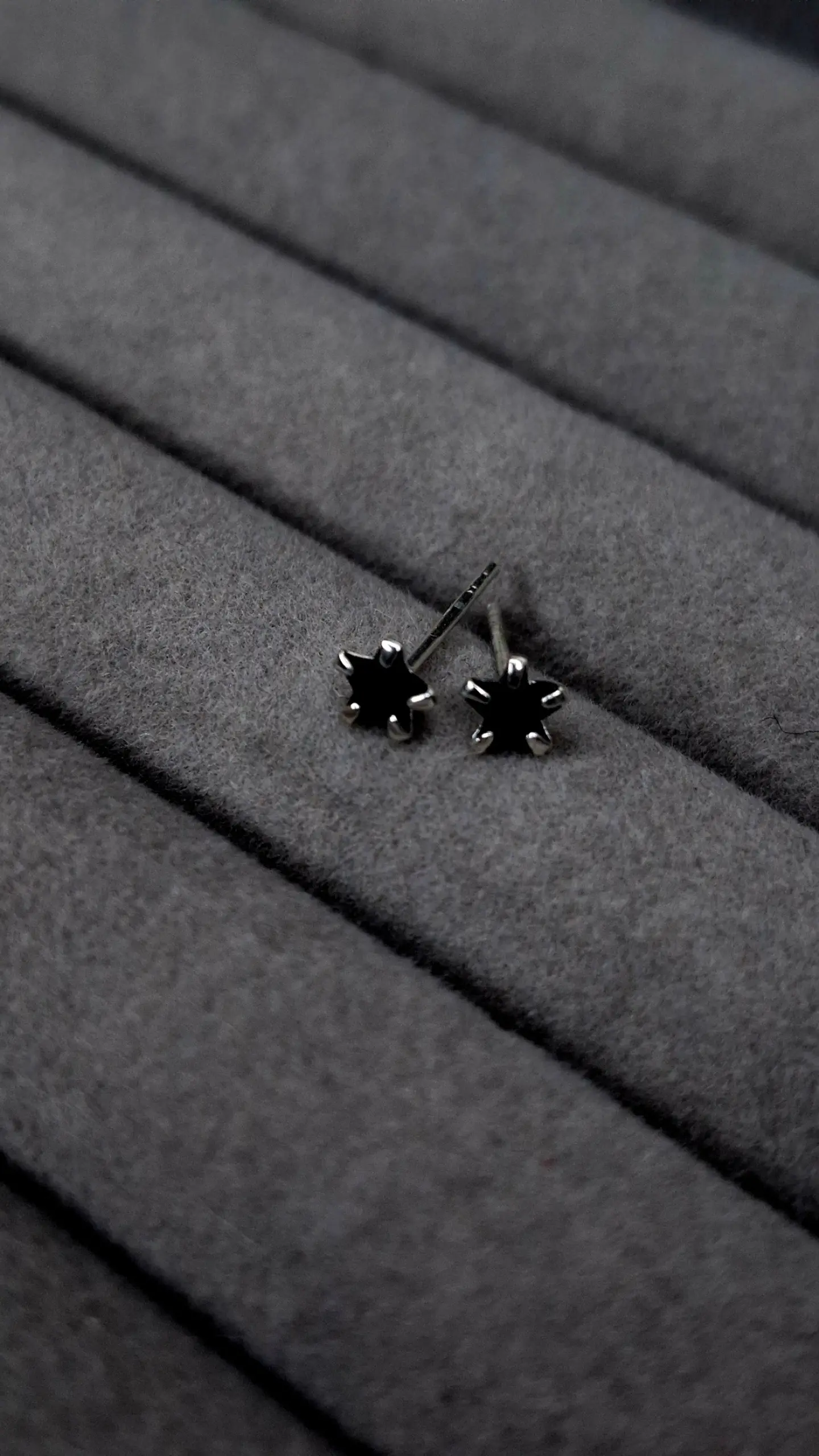 Aros Estrella Circón Ónix 4 mm 1