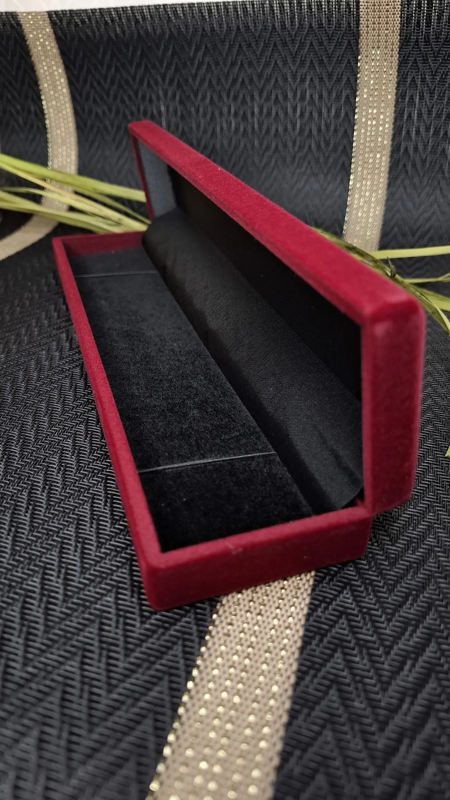 Caja de Terciopelo Rojo 1