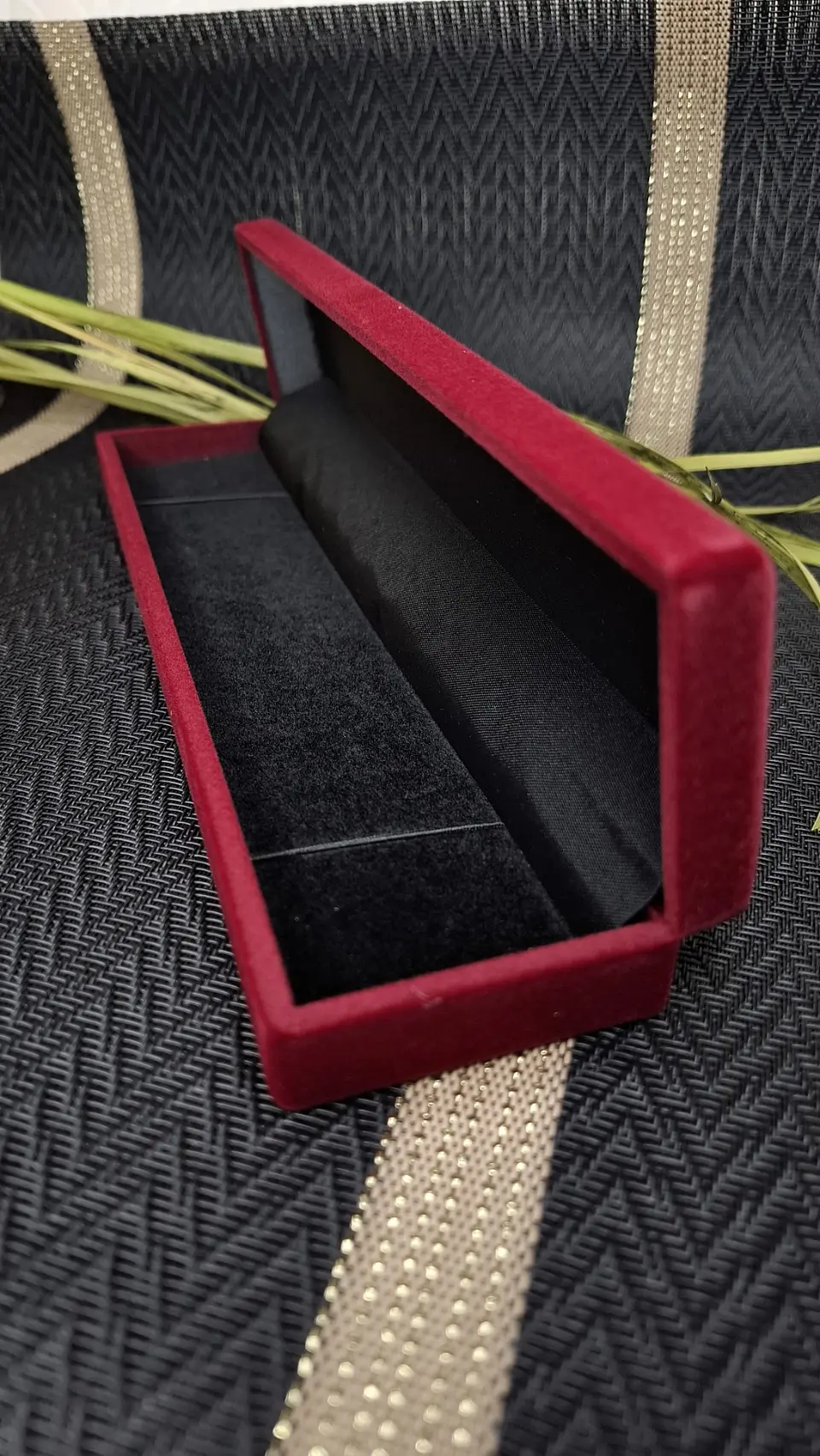 Caja de Terciopelo Rojo 1