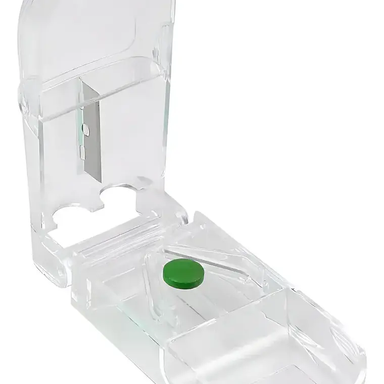 PASTILLERO CON CORTADOR TRANSPARENTE 2