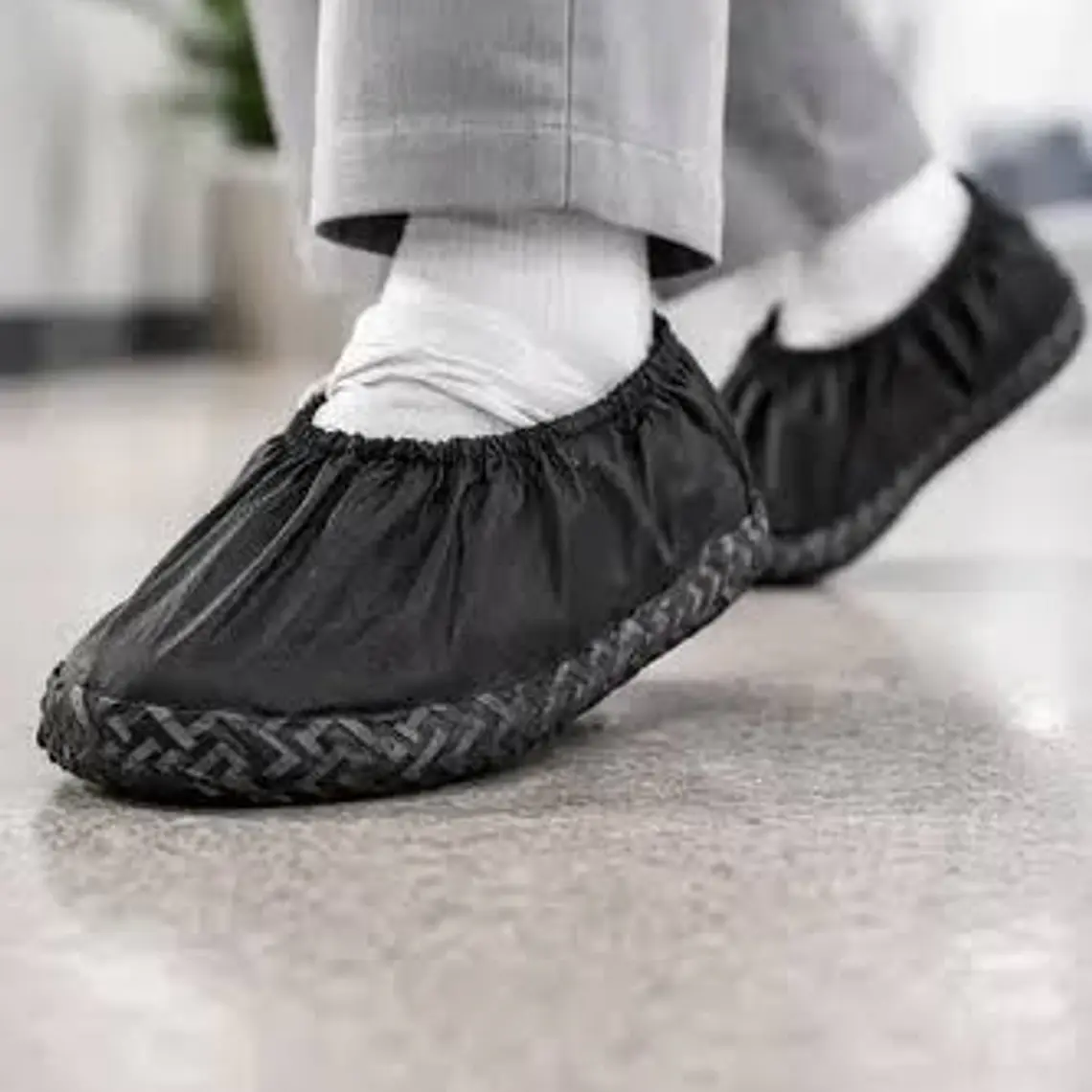 CUBRECALZADO CON ANTIDESLIZANTE NEGRO 1