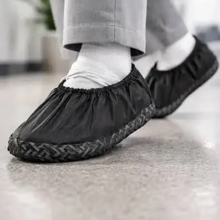 CUBRECALZADO CON ANTIDESLIZANTE NEGRO 1
