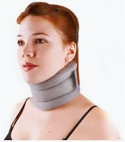 CUELLO BLANDO CON COSTURA GRIS - TALLA M