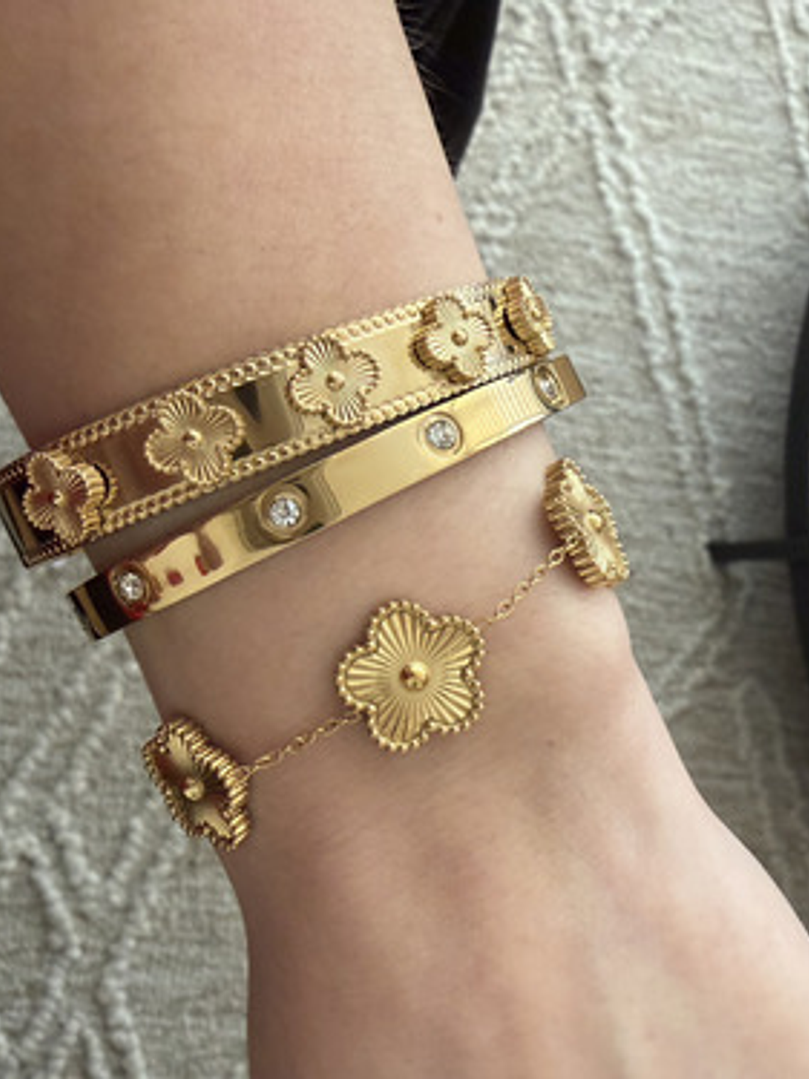Pulsera Rígida Con Cristales Oro 18k Orvia 3
