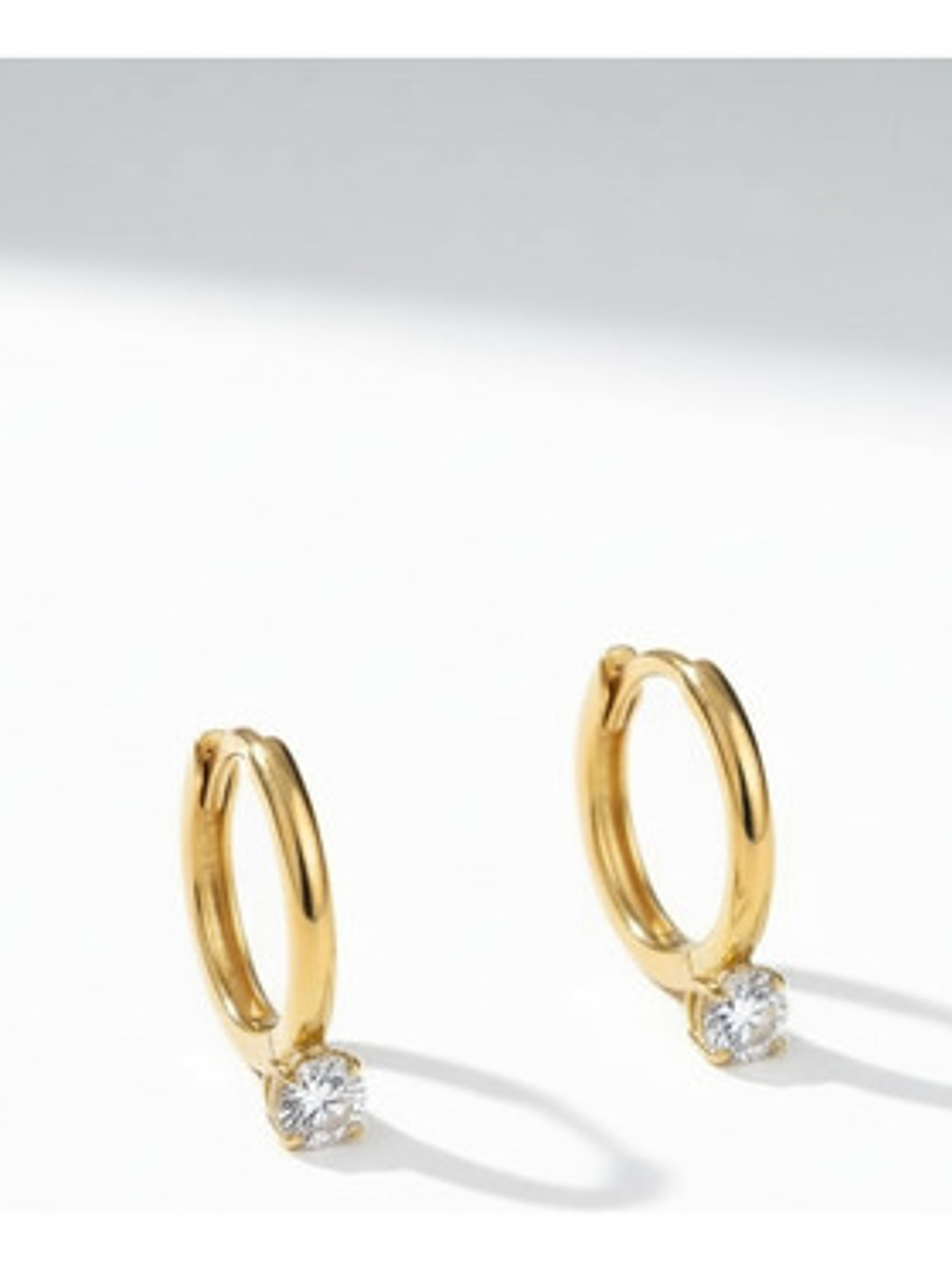 Aros Zarcillos Con Cristal Huggie Oro 18k Acero Inox Orvia 3