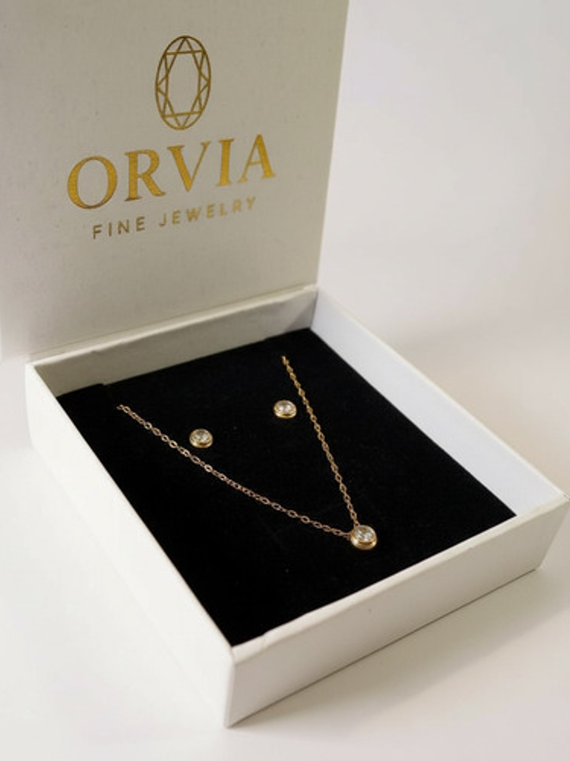 Collar Y Aros Con Cristales Punto De Luz Set De Regalo Orvia 1