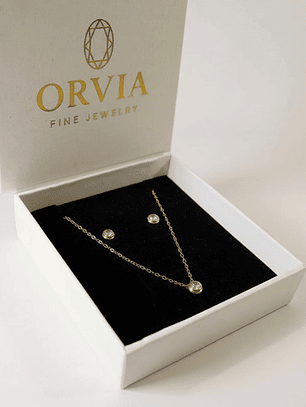 Collar Y Aros Con Cristales Punto De Luz Set De Regalo Orvia