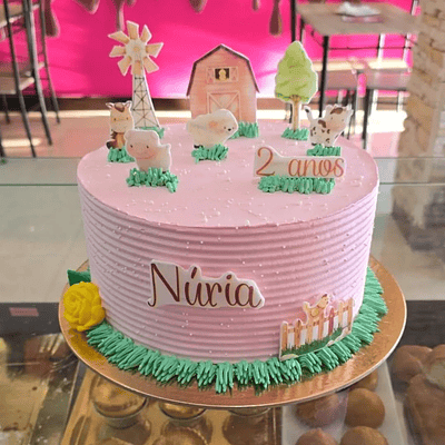 Bolo Quinta e Animais Rosa