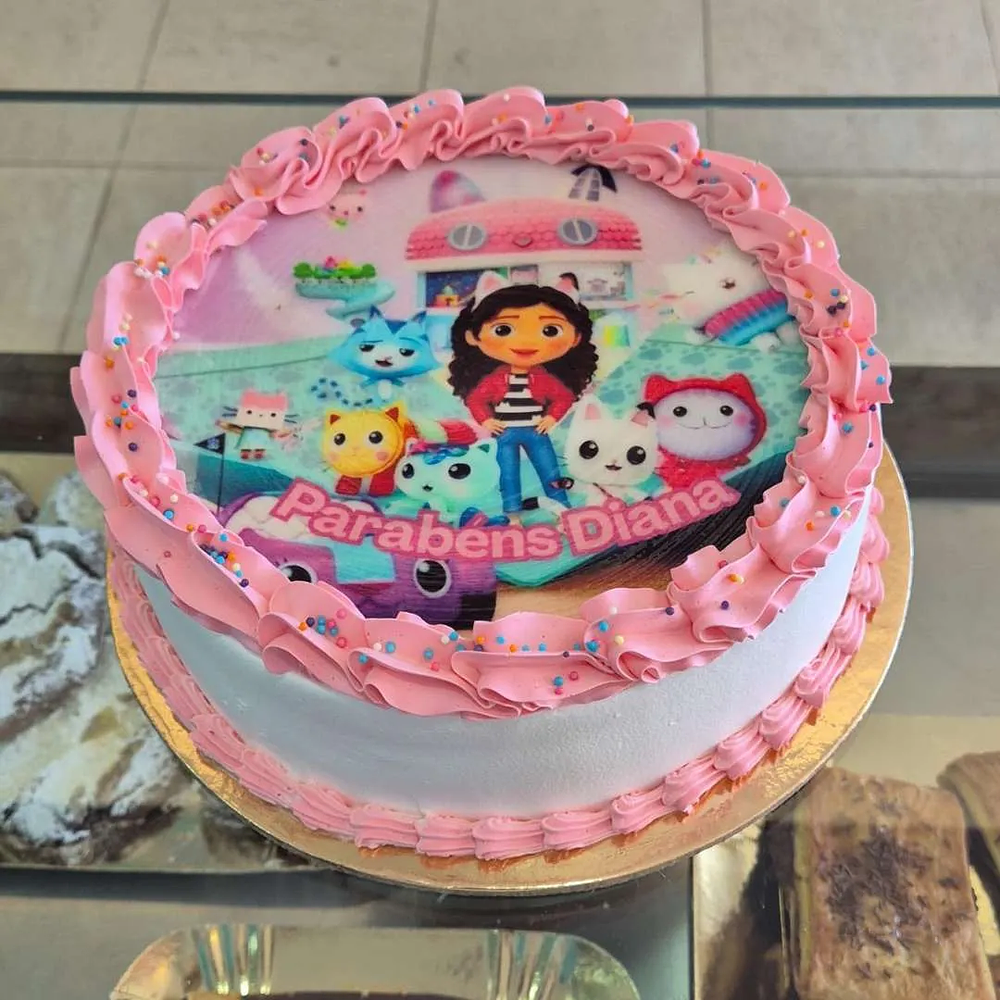 Bolo Foto Gabby Cat Branco e Rosa