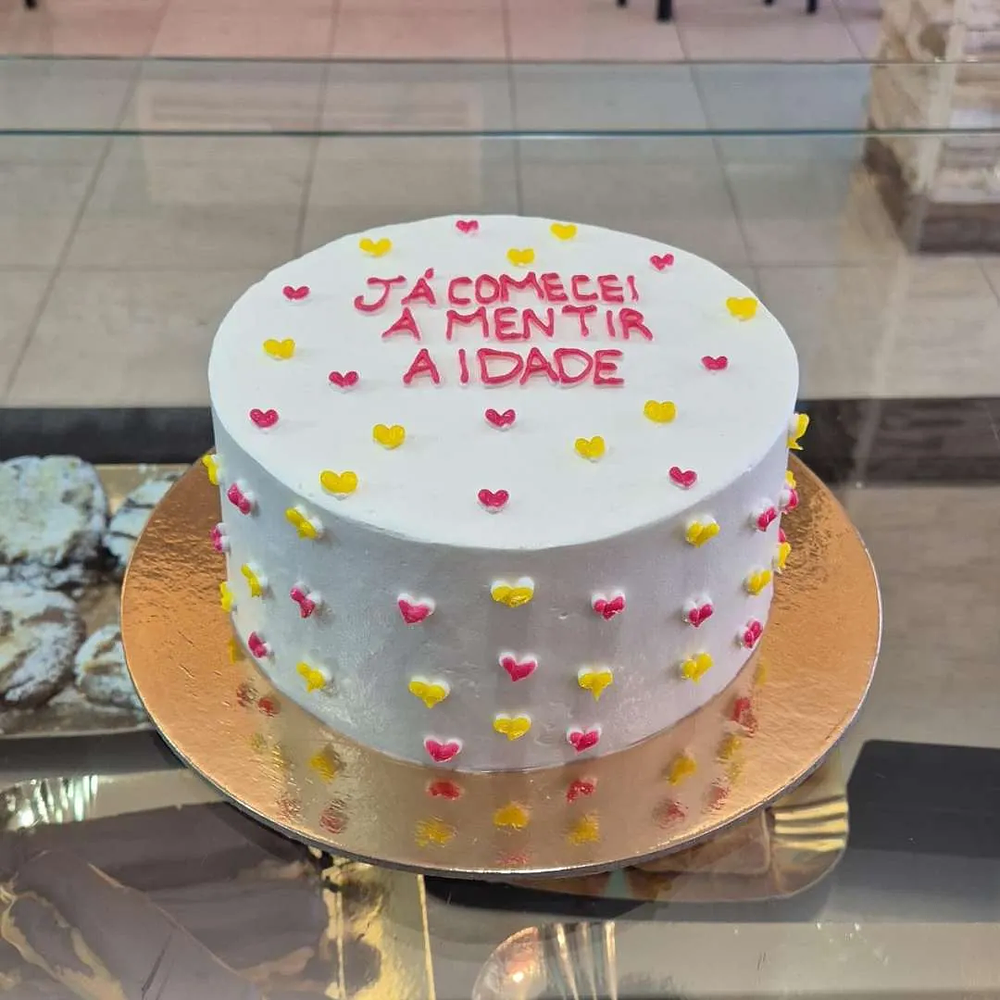 Bolo Branco c/ Rosa e Amarelo