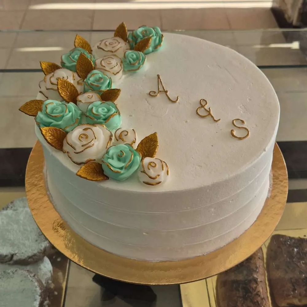 Bolo Cerimónia com Flores Verdes e Brancas
