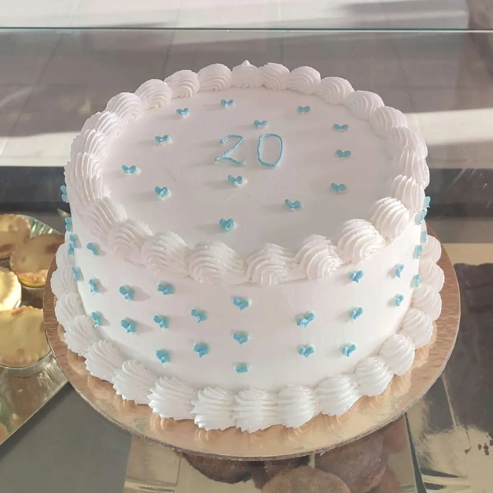 Bolo Aniversário Branco e Azul Bebé