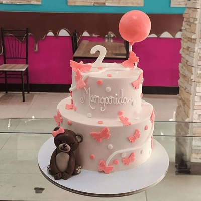 Bolo Dois Andares c/ Ursinha e Balão