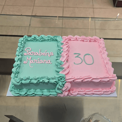 Bolo Retangular Rosa e Verde Água