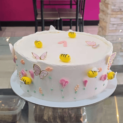 Bolo c/ Abelhas, Flores e Borboletas