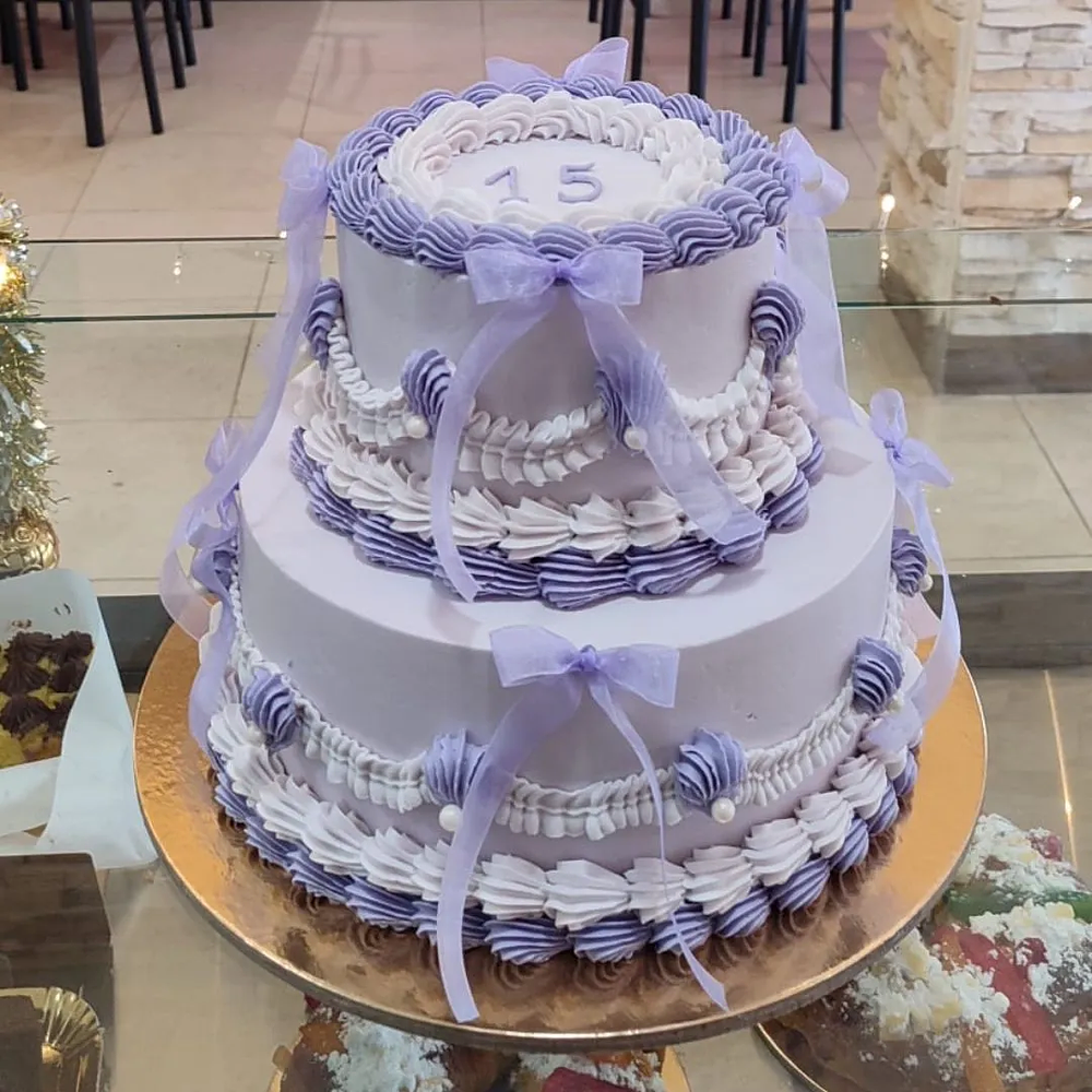 Bolo Dois Andares Vintage Lilás c/Laços