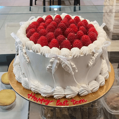 Bolo Vintage com Framboesas