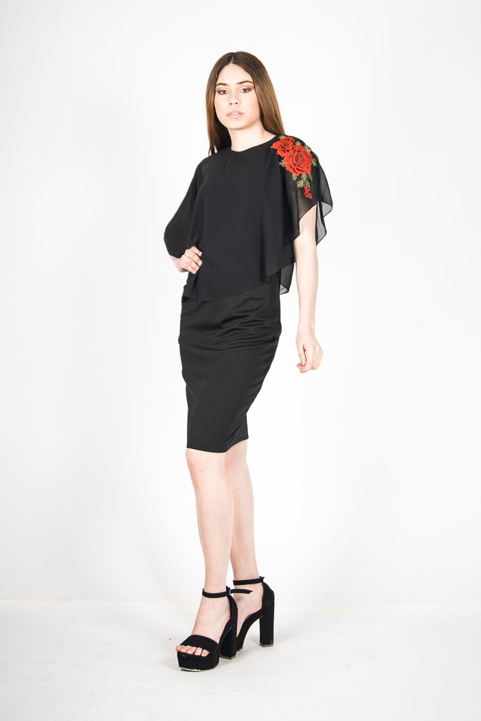 Vestido Negro con Estampado de Flor