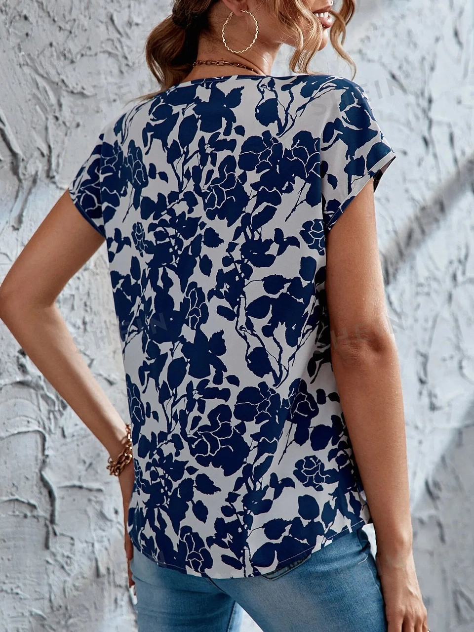 Allison- Floral V-Neck Blouse 2